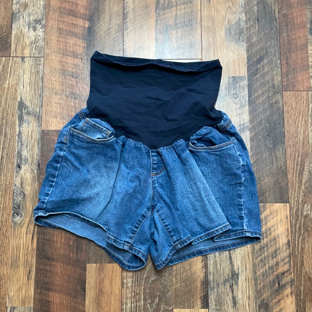 Maternity shorts